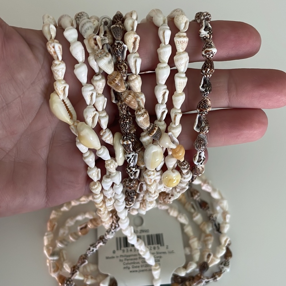 NWT 5 stands shell necklaces